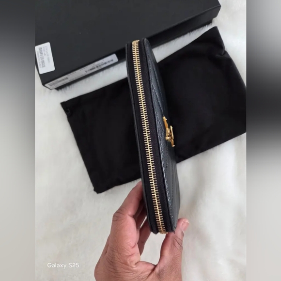 Yves Saint Laurent Cassandre Matelasse Zip Wallet In Grain De Poudre Leather - Picture 6 of 10